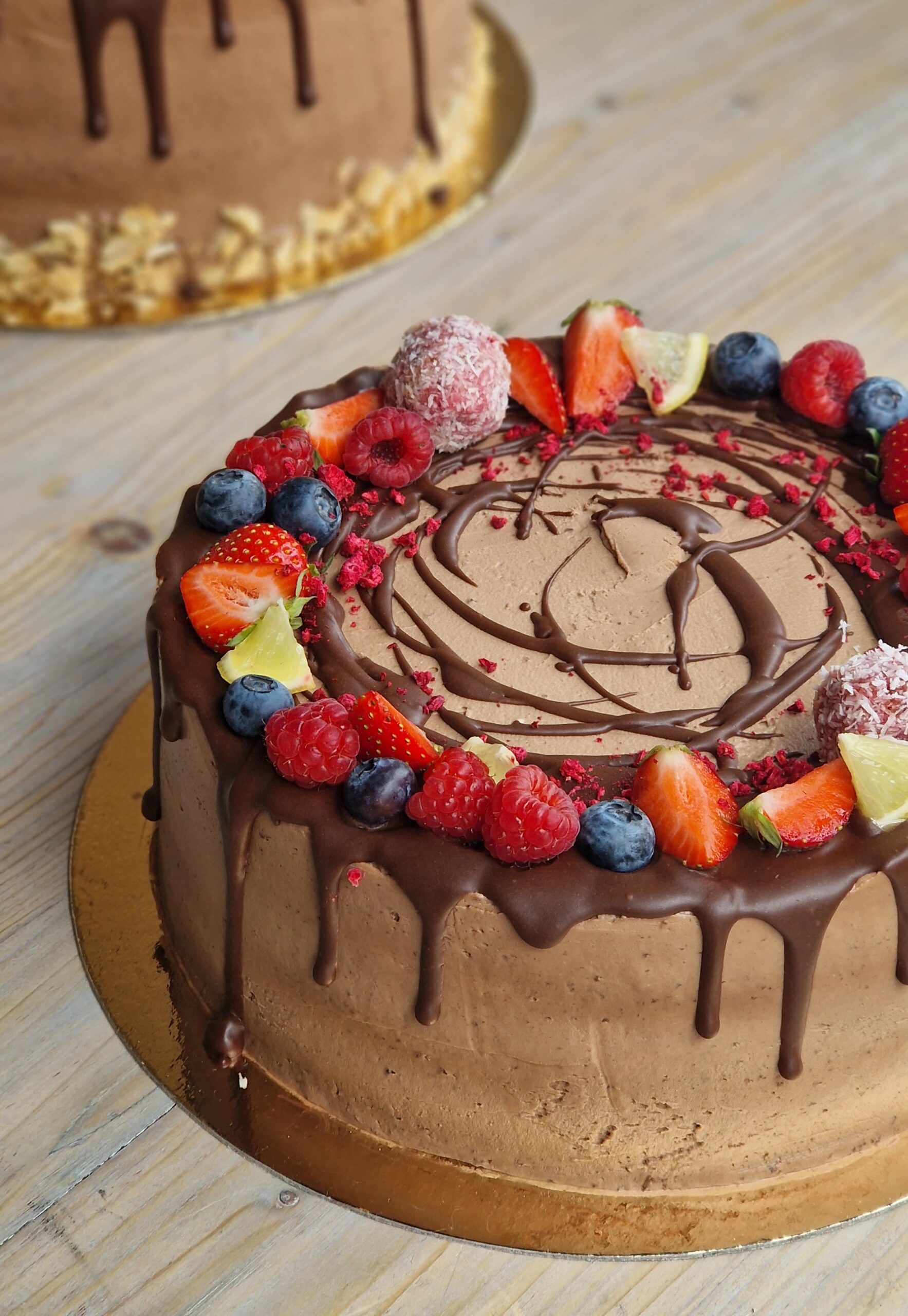 Čokoládovo malinová torta s čokoládovým krémom