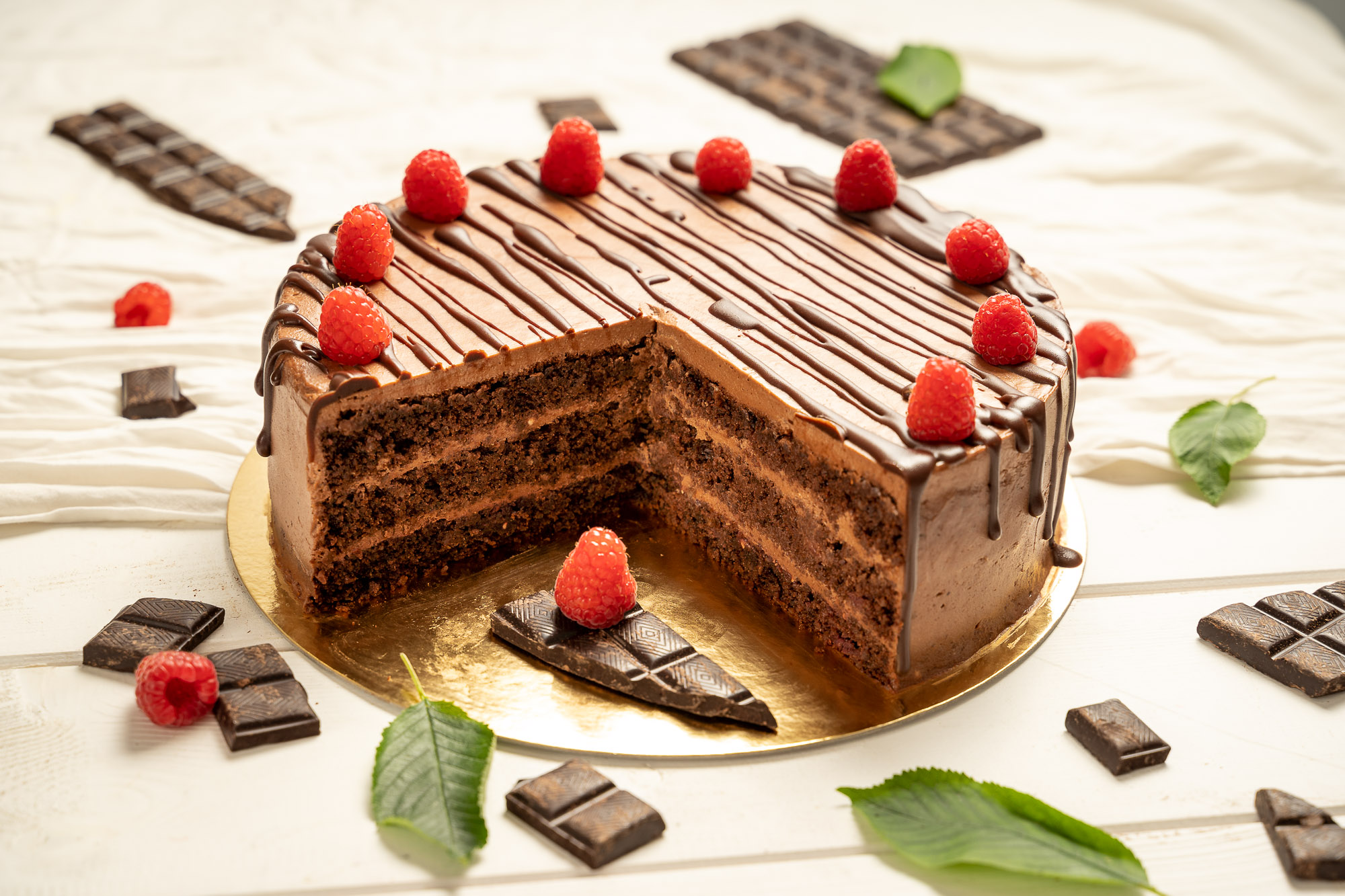 Čokoládovo malinová torta s čokoládovým krémom – Obrázok 6