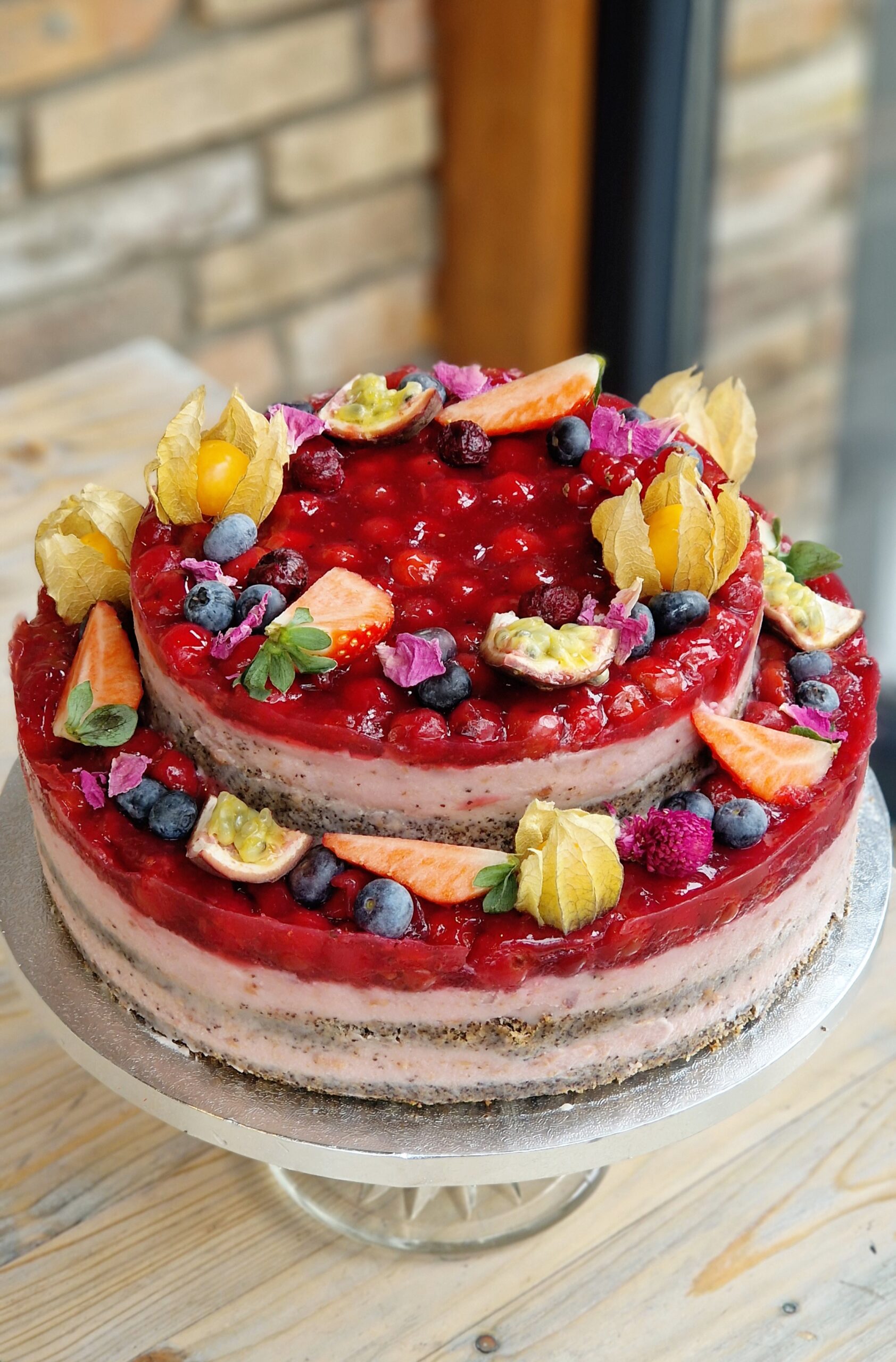 2 poschodová vegánska makovo-višňová torta – Obrázok 3