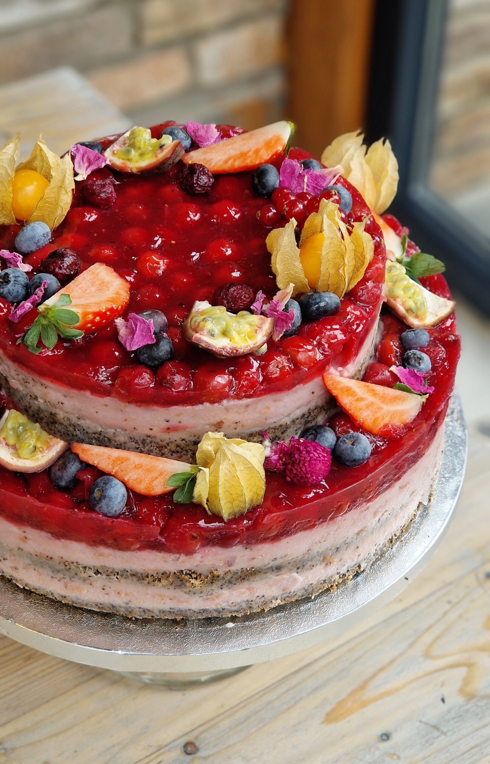 2 poschodová vegánska makovo-višňová torta – Obrázok 2